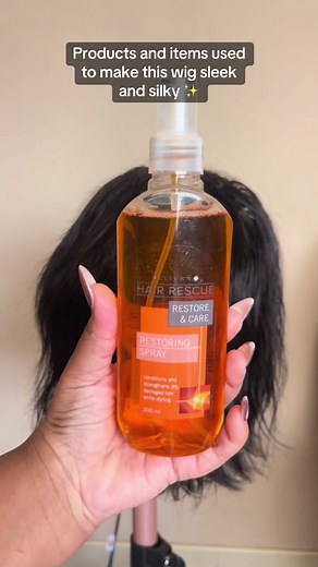 Cómo transformar una peluca lisa y sedosa