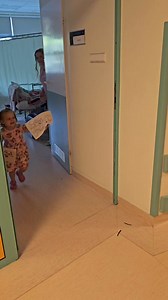 Pytacie jak ja daję radę, na tych wszystkich trudnych oddziałach, ale kiedy spotykasz taką iskierkę, żywe srebro, jakim jest Iga, to uśmiechasz się później jeszcze przez cały tydzień wspominając spotkanie. 🩷 #Marshall #szpital #dzieci #radość #fun #uśmiech #happy #zabawa #onkologia #pomagamy #dobrowraca #dobro #rolka #polub #udostępnij #podajdalej | Marshall - Pies do zadań specjalnych