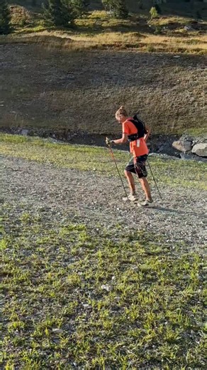 Distances+ on Instagram: "UTMB / COURTNEY DAUWALTER EN DIFFICULTÉ SUR LA FIN DE COURSE En tête de course jusqu'à La Fouly, Courtney Dauwalter était parvenue à se maintenir dans le trio de tête jusqu'à Trient. Au kilomètre 144, l'Américaine montrait déjà des signes de faiblesse. Peu à peu, elle a laissé filer les places au classement. En montant à La Flégère, la triple vainqueure de l'UTMB a rejoint sa « pain cave ». UTMB / COURTNEY DAUWALTER STRUGGLING AT THE END OF THE RACE Leading the race unt