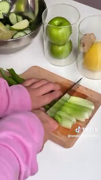 🤩🔥 PREP MY DETOX SMOOTHIE 👉 Type “Detox” If You Want To Get Detailed Recipe 💝 21-Day Smoothie Diet Guide provides simple detox smoothie recipes to help you change your waist effectively⚡ #smoothierecipes #smoothiediet #greensmoothie #detox #detoxing