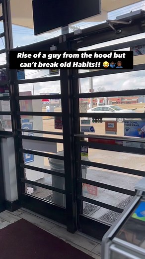 When a dude rise from the projects and stops at a gas station not to far from the hood!!😂🤷🏾‍♂️ #fyp #fypシ #reels #fbreels #reelsfb #viral #viralreels #tennessee #knoxville #hood #hoodcomedy #vols | Dexter Mims Jr.