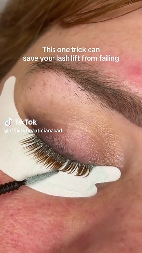 Mastering the Sweep Method for Perfect Lash Lifts