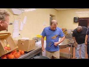 暴躁厨神卧底80年历史的餐厅，老板废话一堆不作为，戈登暴怒摔他一身烂苹果！