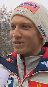 Jan Hörl ist beeindruckt vom Tourneeführenden Domen Prevc und sieht in Innsbruck trotzdem eine Chance ihn zu knacken. Zum ganzen Interview im Kommentar 👇 #ServusWintersport | ServusTV Sport