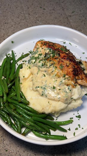 Delicious Spinach Stuffed Chicken Dinner Recipe