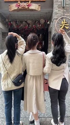 Trendy Bow Tie Ponytail Hairstyle Going Viral