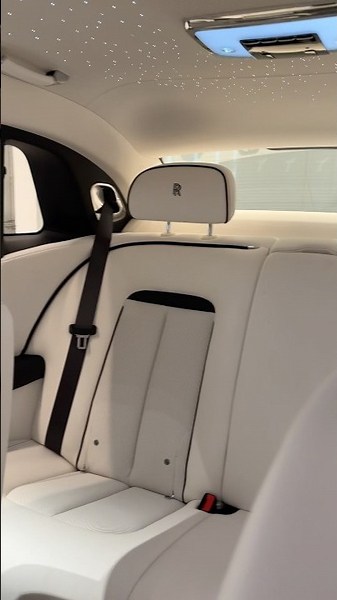 Most powerful Rolls-Royce, Cullinan highly touch #rollsroyce #automobile #luxury
