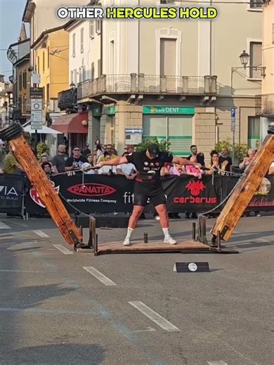 Normal hold vs king of Hercules hold