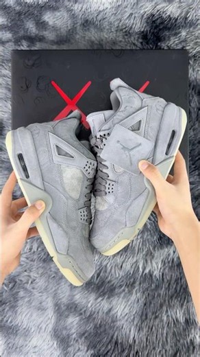 Air Jordan 4-Kaws🔥🔥🔥 #jordan #sneakers #shoes #tonysneakers #sneakerhead #ootd #nike #unboxing