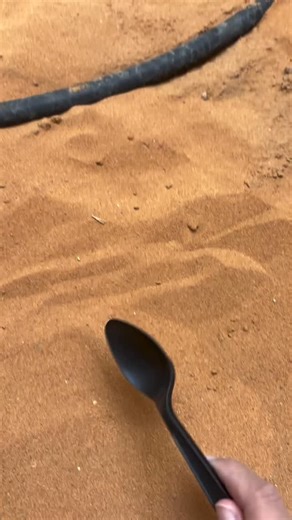 spoon6059 on Instagram: "🇯🇵この速度に達すると、もはや陸上を移動しているのではなく、音速で移動していることになります🚀🌍 このシミュレーションは、マッハ1、つまり時速約1,330kmで日本を超音速鉄道で旅するとどのような感じになるかを視覚化したものです。現在、日本の最速列車は約時速320kmで運行されており、超高速リニアモーターカーのような先進的な試験プラットフォームでは、制御された環境下で時速600kmを超えています。 このシミュレーションはそれをはるかに超え、現在の鉄道コンセプトが真の超音速システムに進化した場合に何が可能になるかを探ります。この速度に到達するには、単なる動力だけでは不十分です。エンジニアたちは、超高速走行における最大の制限要因である空気抵抗を排除するために、磁気浮上、ほぼゼロ摩擦のガイドウェイ、真空または低圧チューブシステムなどを研究しています。マッハレベルの移動では、わずかな空気の乱れでさえ構造上の課題となります。 だからこそ、将来の超音速鉄道構想は、精密誘導システム、AI制御の安定性、そして数百キロメートルにわたってミリメート