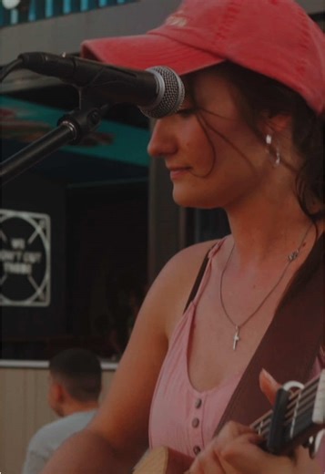 Lots of yelling and stuff 🫶🏼 Full version of my original song “strangers” is out on YouTube for you to listen to while you wait for the produced version 🤭 Thanks for all the love! #lifeofamusician #busking #originalmusic