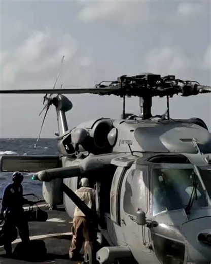 MH-60S Sea Hawk Lands on USS Milius (DDG-69) — US Navy