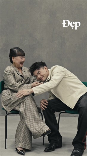Tuổi thơ của Thể Thiên là những tháng ngày dài được bao bọc trong nhạc Trịnh. Đó là ngôi nhà nhỏ ở Canada luôn được phủ đầy bởi những khúc ca của người cậu. Đâu đó là tiếng hát mẹ ngân nga mỗi khi nhớ về quê hương. Khi thì là đôi lần anh xem mẹ trình diễn trên sân khấu, rồi lại là dáng vẻ nghiêm nghị của mẹ khi uốn nắn từng câu từng từ của anh ở những câu hát ban sơ. Mẹ Trinh, cứ thế gieo trong anh “cơn say” dành cho thanh âm, và đồng hành cùng anh trong các chương nhạc kế tiếp trong cuộc đời. #