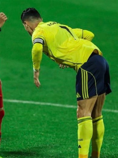 ⚽😂 Ronaldo’s 960th Goal Came With a Dance 💀🔥 He scores… then starts dancing in front of the ref?! 😭 Fans were confused, the ref was speechless, and CR7 was vibing. 🕺 There’s actually a hilarious reason behind it 👇 #Ronaldo #CristianoRonaldo #CR7 #football #soccer #funnyfootball #footballmoments #footballhighlights #reelsfootball #footballshorts #alnassr #goat #banterball