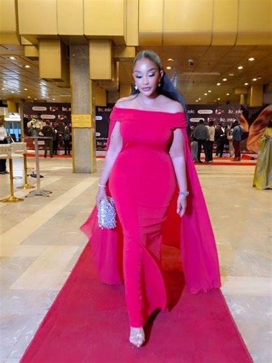 Zarithebosslady on Instagram: "Of course I'm different from them. They walk with anyone just to avoid being alone. I walk alone so I don't have to walk with just anyone...."