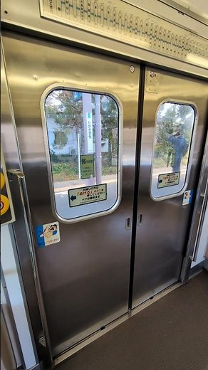 【弱冷房ステッカー剥がれ】205系3100番台(M10) 半自動ドア開閉(石巻方面から2両目の4番右側ドア) #jr東日本 #仙石線 #205系 #ドア開閉 #shorts