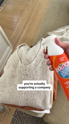 203 reactions · 15 shares | Easily smooth out wrinkles, eliminate pesky odors, and instantly remove static. Just... Spray, Tug, & Smooth. | Bounce Instant Static Remover | Facebook