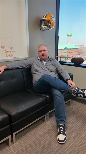 15 reactions | ➡️ Now hiring: Director of Sales Operations Key Responsibilities:  Lead inside sales team to meet revenue goals  Coach sales managers and team leads  Partner with VP of Sales to execute sales strategy  Drive technology innovation to improve sales experience Come grow with us 欄 www.moveconcierge.com/careers | Move Concierge | Facebook