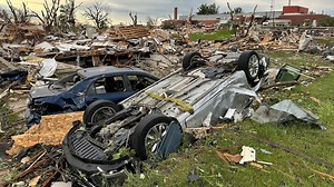'Devastating' tornado rips through Iowa community
