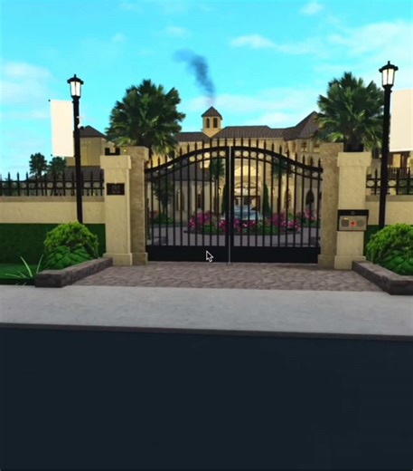 Modern Tuscan Mansion for Sale in Bloxburg