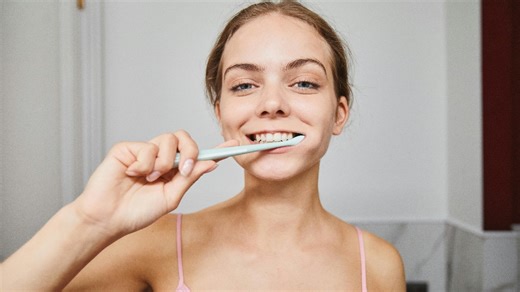 Wait, what? Should you not rinse after brushing your teeth?