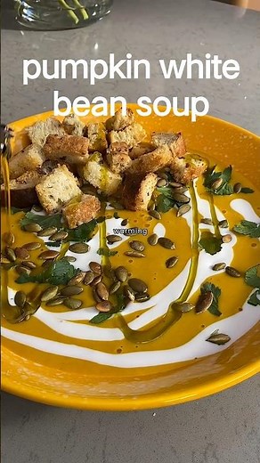 Pumpkin White Bean Soup 🥣: glow-diaries.com/pumpkin-white-bean-soup
