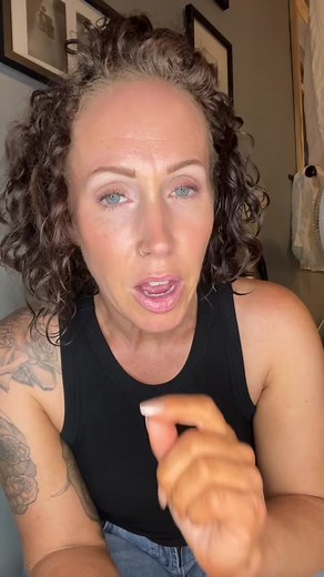 Juicy lips don’t have to mean sticky lips🫦