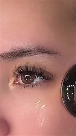 Hing20 for 20% off!! #INIA #INIABeauty #INIAFLARE #INIAReview #INIAMicrocurrent @theinia_offical on insta LIFT: Relaxes and activates facial muscles like a workout 🏋️, tightening contours and building structural support. TIGHTEN: Uses thermal energy 🔥 to stimulate collagen regeneration, strengthening the dermal collagen network. INFUSE: Combines thermal energy ion penetration 💧⚡ to enhance skincare absorption and reinforce the skin’s barrier.