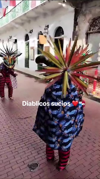 Celebrando los Diablicos Sucios de Panamá