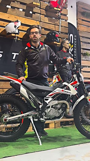 La moto ideal para los amantes de la aventura y el trial-excursión. Asiento autonomía ampliada ✅ Arranque eléctrico ✅ Desarrollo ampliado ✅ Ligera y fácil de conducir ✅ Reserva ya la tuya en TRO MOTOS | TRO MOTOS