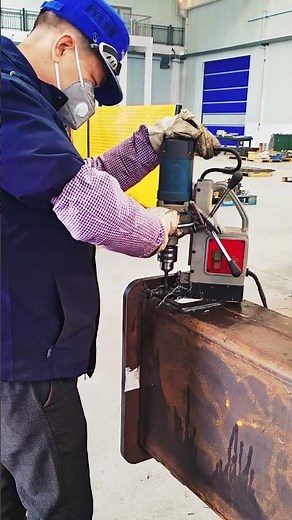 Year-End Rush in Full Swing! HVR MAG Crafts EPM Lifter Beams to Secure Client Orders