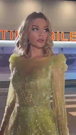 Shiny Dresses Fashion (@shinydressesfashion)’s videos with original sound - Shiny Dresses Fashion