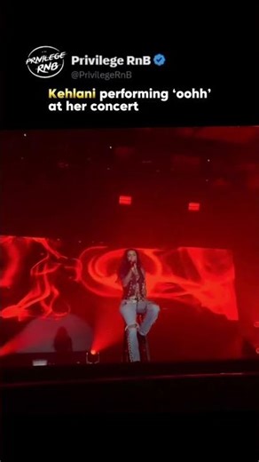Kehlani performing ‘oohh’ at her concert