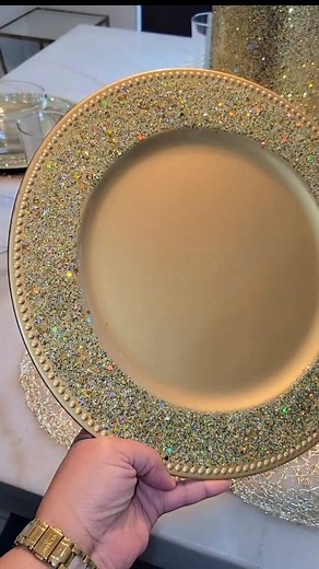 Easy Diy charger plates from Dollar Tree #explorepage #explore #diyprojects #dollartreediys #dollartreecommunity #mrsgdiydesigns | KaTrina Gorham