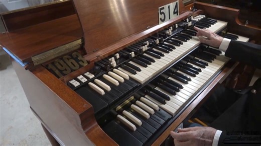 Two Hammond B3 comparisons. What Hammond B3 do you prefer #476 or #514? Rodney and Jim Huss discuss two Hammond B3 options. What year do you prefer 1963 or 1970? | Keyboard Exchange International