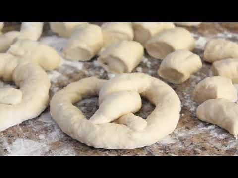 how to make the best cinnamon sugar pretzels (AUNTIE ANNIE'S STYLE) | TheBakery