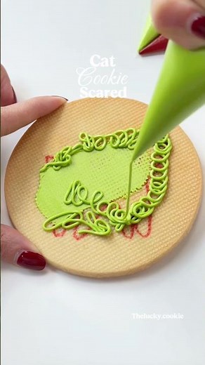 Cat Cookie 👻💚 Recipes and Cutters link in bio #cookiedecorating #satisfying #cat #easy
