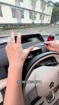 买了蔚来以后这个重要的配件一定要第一时间安装上 防止抬头显示里面存灰从而导致清晰度变差 千万不要用毛巾擦 因为抬显里面的颗粒回刮花导致抬显的效果变差#蔚来抬头显示保护罩 #蔚来