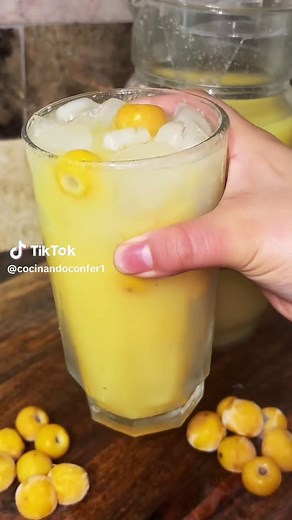 Preparen esta rica y refrescante agua de nance!💛 Super facil de hacer y perfecta para este calor!!☀️ Ingredientes 🛒- •1lb de nances •3/4 taza de azucar (o al gusto) •3 botellas de agua Si tienen alguna pregunta no dudes en preguntarla!☺️💛 #fyp #paratii #foryoupage #recetasfaciles #EasyRecipe #trending #agausfrescas #fresco #frescodenance #aguadenance #nances #nance #verano2025 #verano #trend #tiktok #salvadoreña #centroamerica
