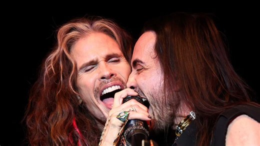 Watch Steven Tyler return to the stage with Nuno Bettencourt and Mick Fleetwood