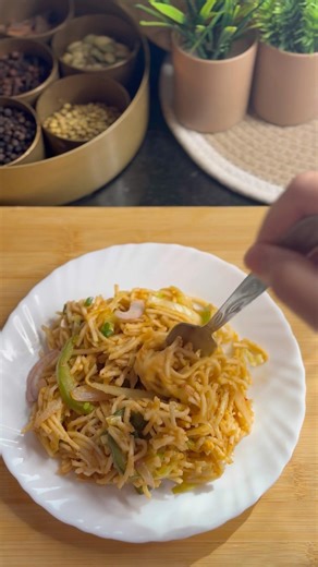 Street Style Chowmein Noodles Recipe | Desi Chinese Street Food at Home#food #noodles #shorts