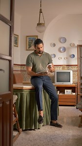 Navy blue pants are a great choice to create your closet ground of you dream. Recommendation: get basic colored garments and then experiment with different colors. That is why navy blue pants are essential in your wardrobe. ————— 🇪🇸 Los pantalones azul marino son una gran opción para crear el fondo de armario de tus sueños.... Recomendación: hazte con prendas de colores básicos y luego experimenta con colores diferentes. Por eso los pantalones azules son imprescindibles en tu armario. | Magno 