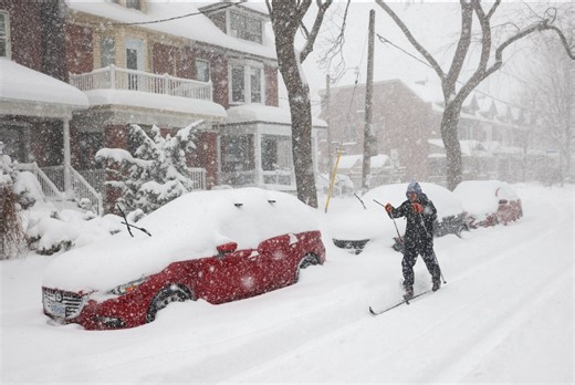 Downtown hit with 61 cm as Toronto sets all‑time January record
