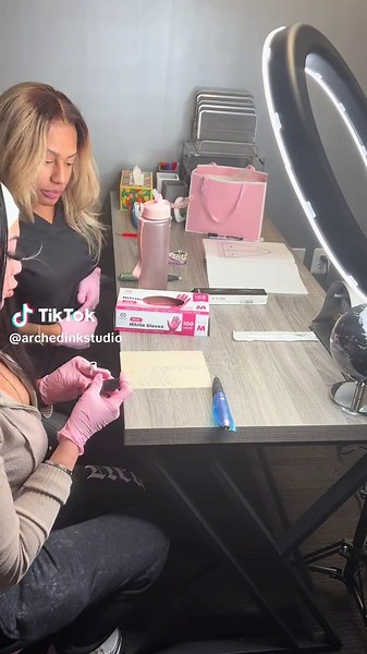 𝐂𝐋𝐈𝐂𝐊 𝐋𝐈𝐍𝐊 𝐈𝐍 𝐁𝐈𝐎 𝐓𝐎 𝐒𝐈𝐆𝐍 𝐔𝐏!!! Or visit archedinkstudio.com WHAT YOU’LL LEARN... 🌸Permanent makeup basics 🌸Brow design theory 🌸Custom brow mapping 🌸Achieving facial harmony 🌸Brow Symmetry analysis 🌸Advanced brow design 🌸Color theory 🌸Manual shading technique ITS TIME FOR YOU TO... ✨Have steady clientele ✨Make money in the lash biz ✨Learn lash tricks to book more than your competition ✨Level up as a Boss You’ll learn ALL in this one course! CLICK LINK IN BIO TO SIGN