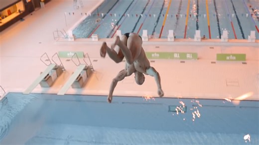 It's not that high - bodybuilder's final words before the jump