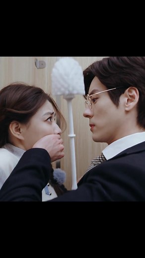 Fragment 5 | He went to the bathroom and found no paper😂😂#chinesedrama #cdrama #helloimatyourservice #xulu #weizheming #fyp #funny #bathroomcleaning