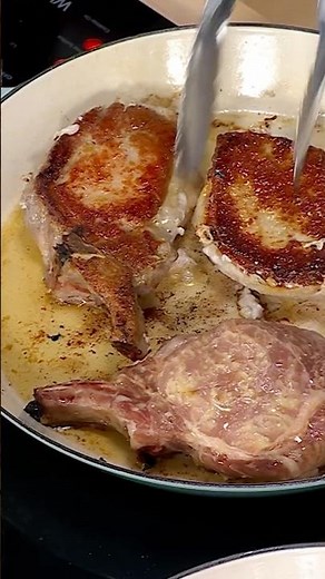 How a Le Creuset - Cast Iron Skillet Helps to give a PERFECT sear