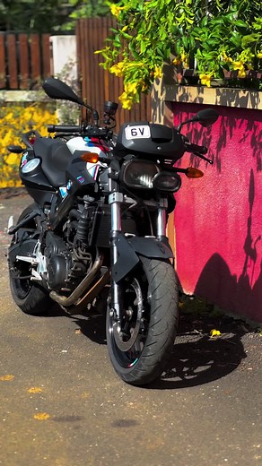 BMW F800R Customization and Performance Features