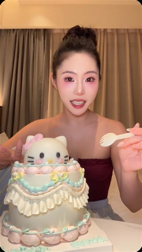 Amy Flamy on Instagram: "Chinese Cake Mukbang🎂🍰 #mukbang #mukbangeatingshow #asmr #asmrsounds #asmreating"
