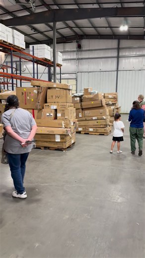 👀 Our last pallet sale video blew up—68,000 views and counting—and it’s brought so many new faces to our page. Welcome! 🙌 If you missed out last time, don’t worry… you’ll have another chance to check it out! 📦 Next Bold Pallet Auction 📍 901 Corey Rd, Hutchinson 🗓 Saturday, October 25th 🕘 Doors open at 9am (not before) 🕙 Auction starts at 10am 🚪 3 loading docks | 🍔 Concessions restrooms available ❌ No preview night – sale day only ⚡ We’ll be doing things a little differently this time! W